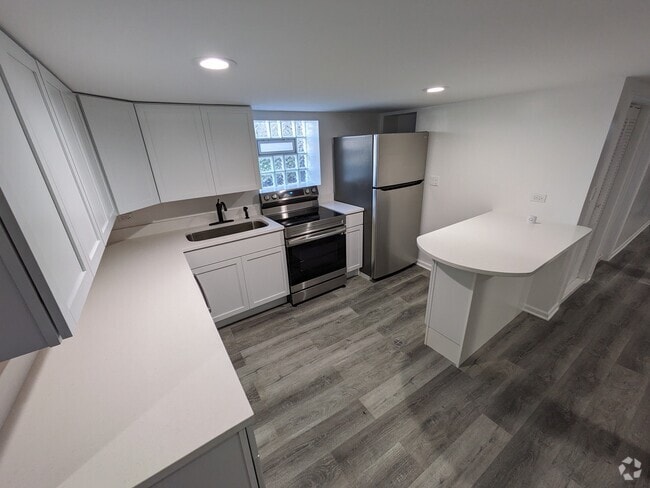 Building Photo - 5330 W Dakin St Unit #B Rental