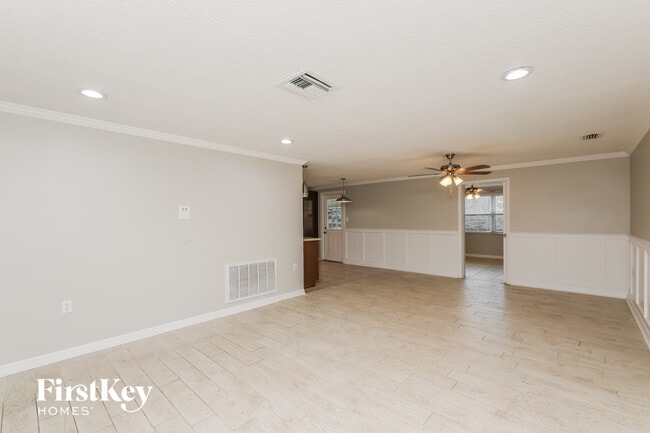 Photo - 9021 St Clair Ln