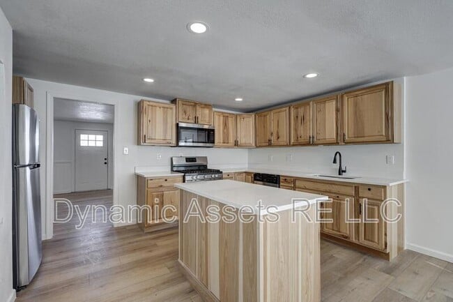 Photo - 410 Fieldcrest Dr