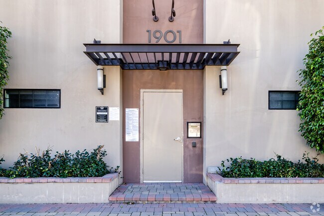 Luxe East