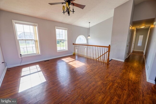 Photo - 18500 Bull Run Dr