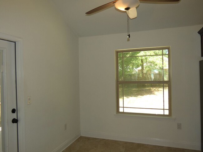 Photo - Spacious 3-Bedroom Home - Great Location