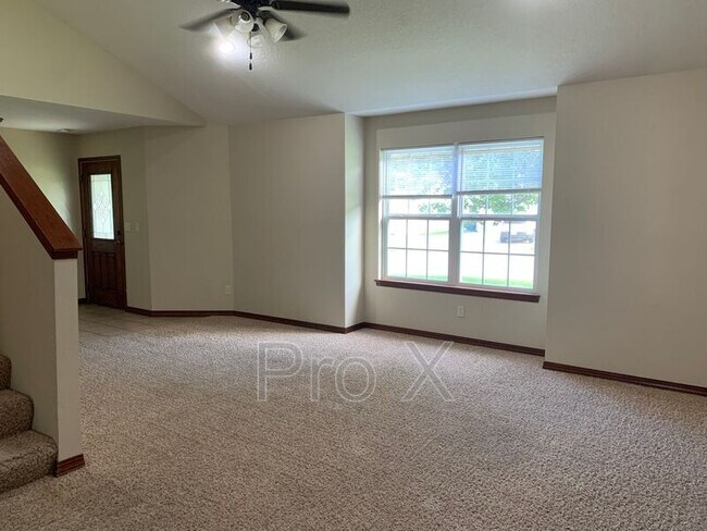 Photo - 2027 Marigold St