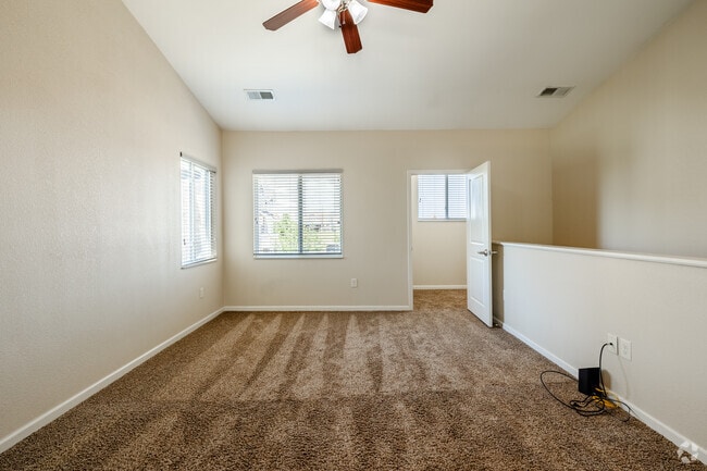3BR, 2BA - 1,253SF - Living Room