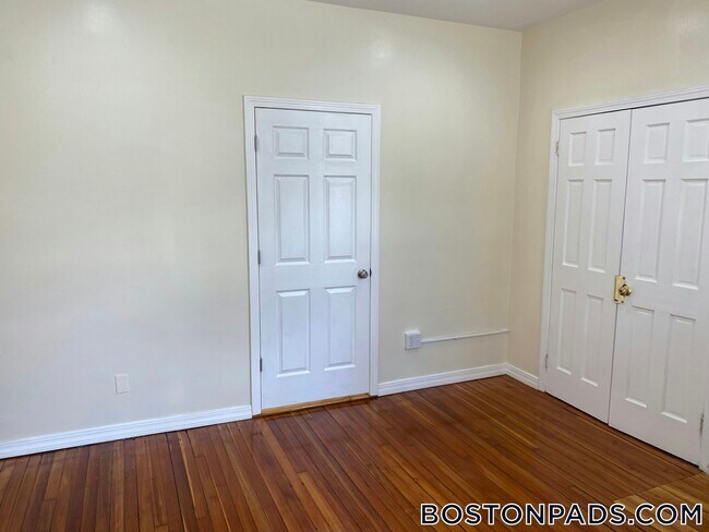 Photo - 879 Beacon St Unidad 11