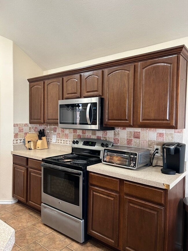Building Photo - 6911 Stonegate Dr