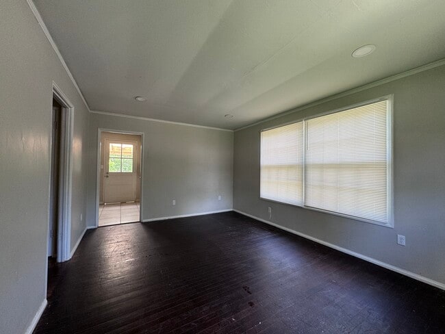 Photo - 615 W 34th St