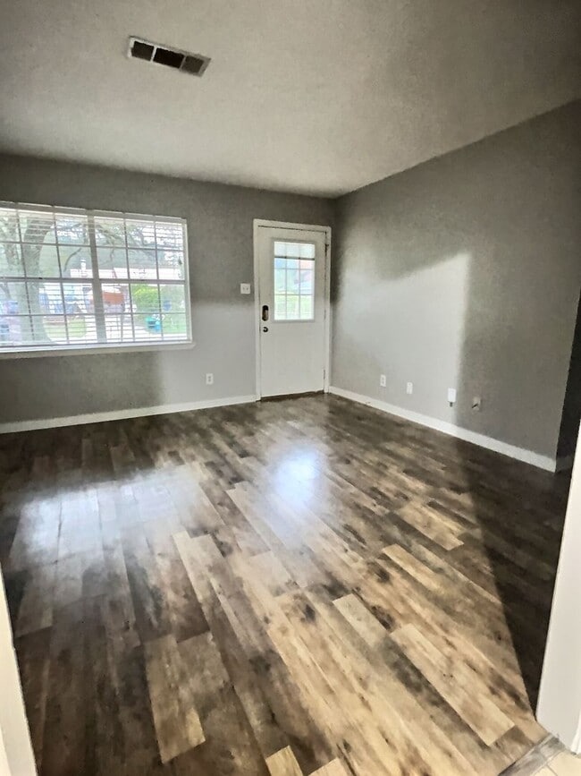 Photo - Spacious 4-Bedroom, 2-Bathroom Home in Ocean Springs – Prime Location & Move-In Ready!