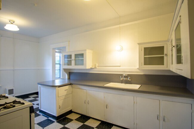 Photo - Sweet One Bedroom in Historic Building Loc... Unit 08