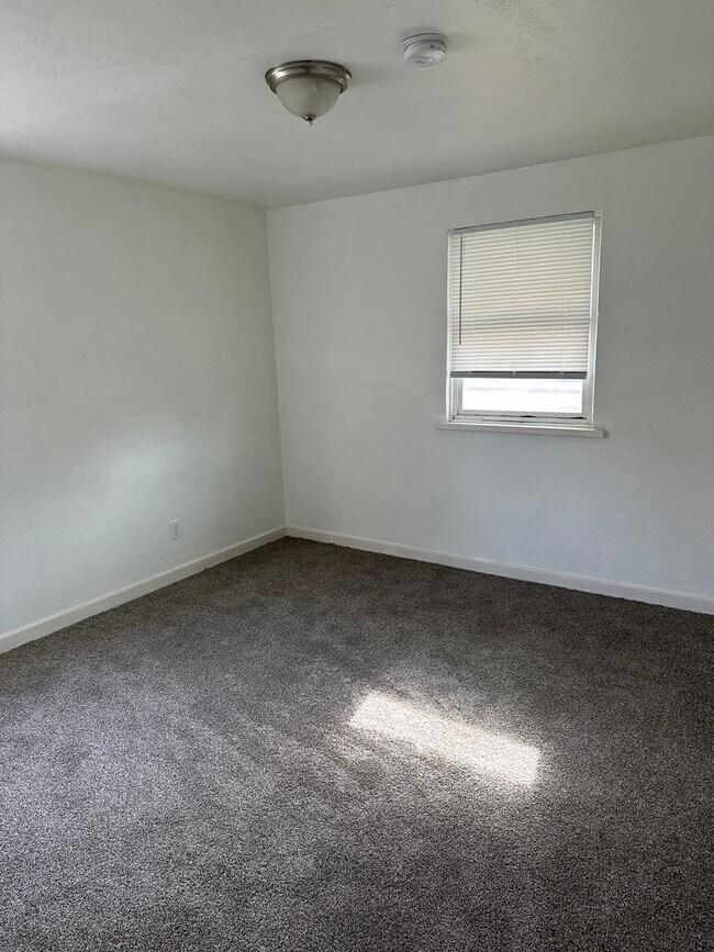 Photo - 3 Bed 1 Bath Shadle Park Home - Large Garage