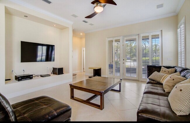 Photo - 8712 The Esplanade