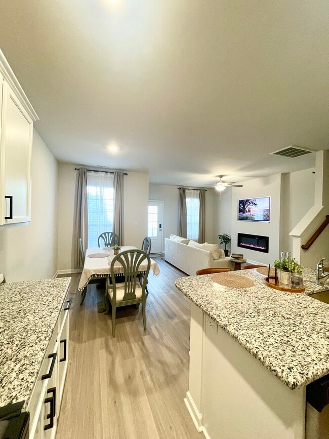 Kitchen/ Living Room/ Dining Room - 1517 Auckland Ct