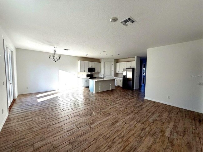 Photo - 2066 Derwent Dr