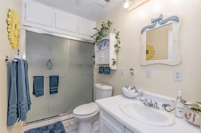 Photo - 4910 Charles St