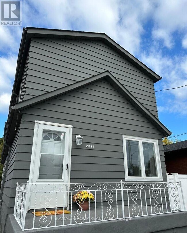Photo - 2027 Brampton St
