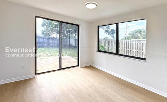 Photo - 1535 Toledo St