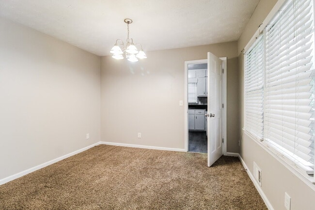 Photo - 188 Regal Dr NW