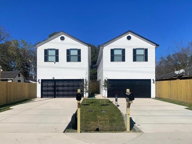 Building Photo - 5111 Firnat St