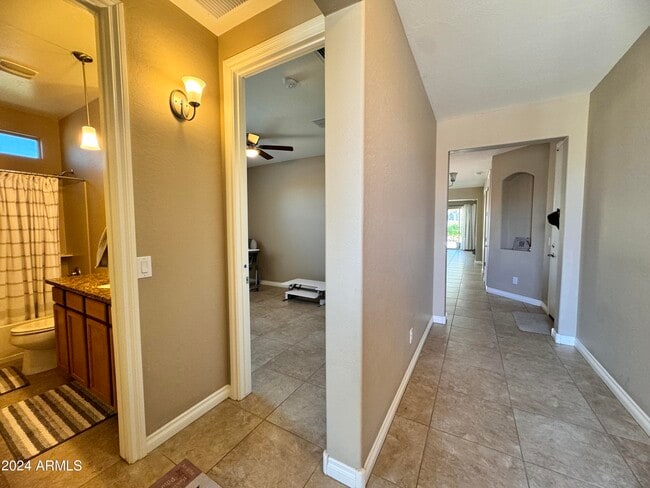 Photo - 172 E Cres Pl