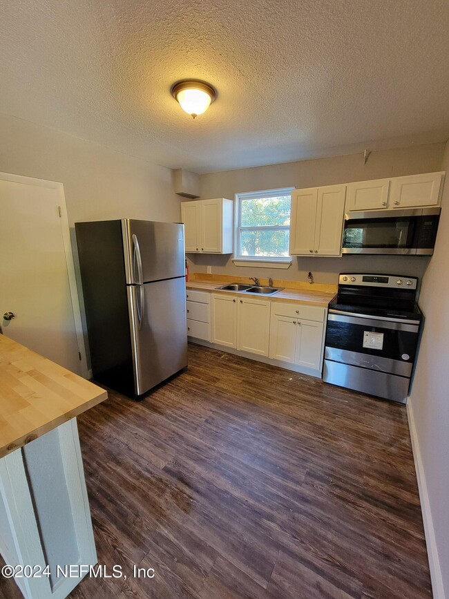 Photo - 3018 Pearce St