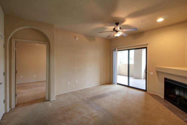 Photo - 2550 E River Rd Unidad 12202