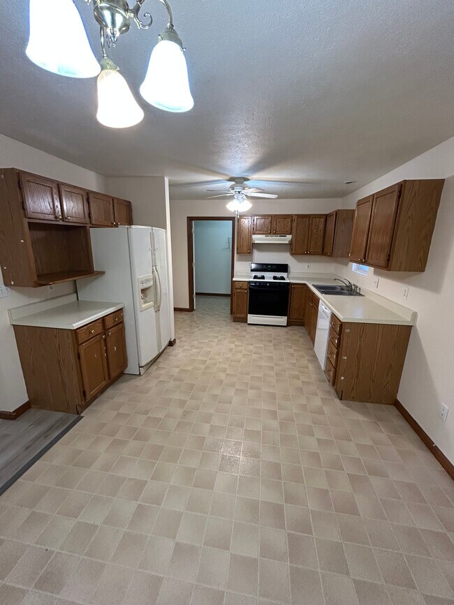 Photo - 303 N 4th St