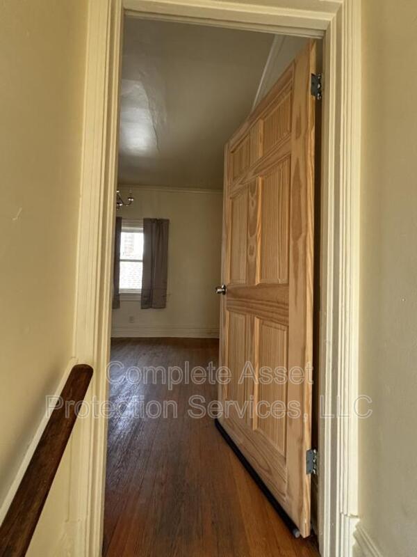 Photo - 114 1/2 I St