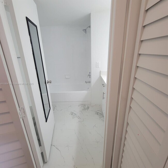 Photo - 6292 NW 186th St Unidad 303