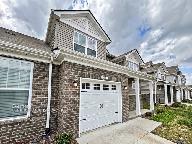 Photo - 710 Mickelson Way