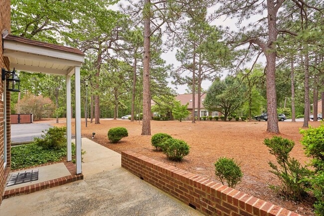 Vista desde el patio - 10 Pinehurst Manor Dr Unidad #B