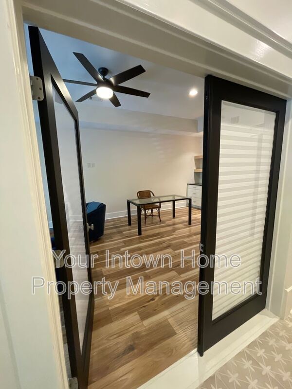 Photo - 1867 Gordon Manor NE