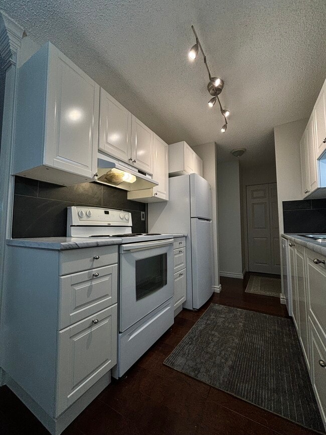 Building Photo - 14004 26 St NW Unit 110