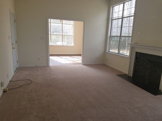 Photo - 807 Lantern Pl