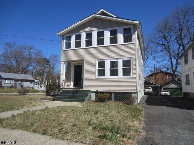 Photo - 133 Willowdale Ave