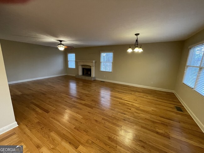 Photo - 5745 Hendrix Rd