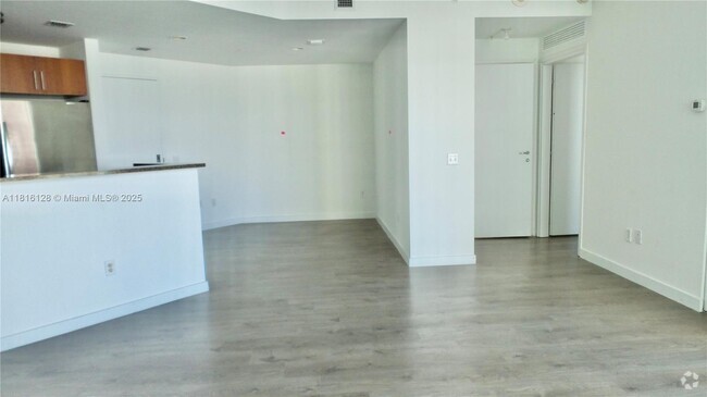 Building Photo - 300 S Biscayne Blvd Unit 2705 Rental