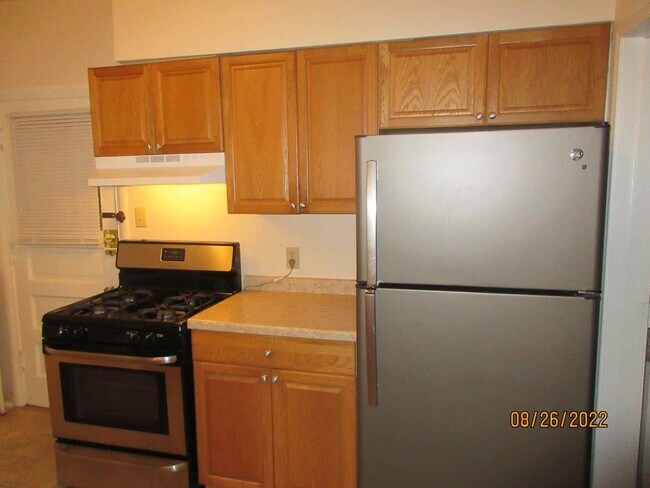 Photo - Available September 2026 Large Remodeled 1 Bedroom Apartment with Free Heat! Unidad 1B