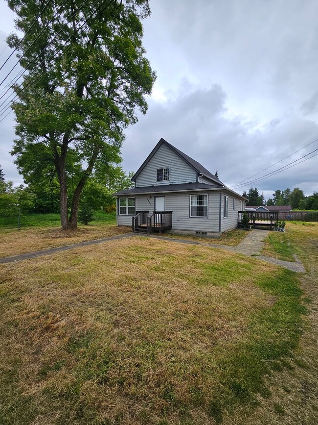 Photo - Serene 4 bedroom farmhouse in a quiet country neighborhood completely renovated