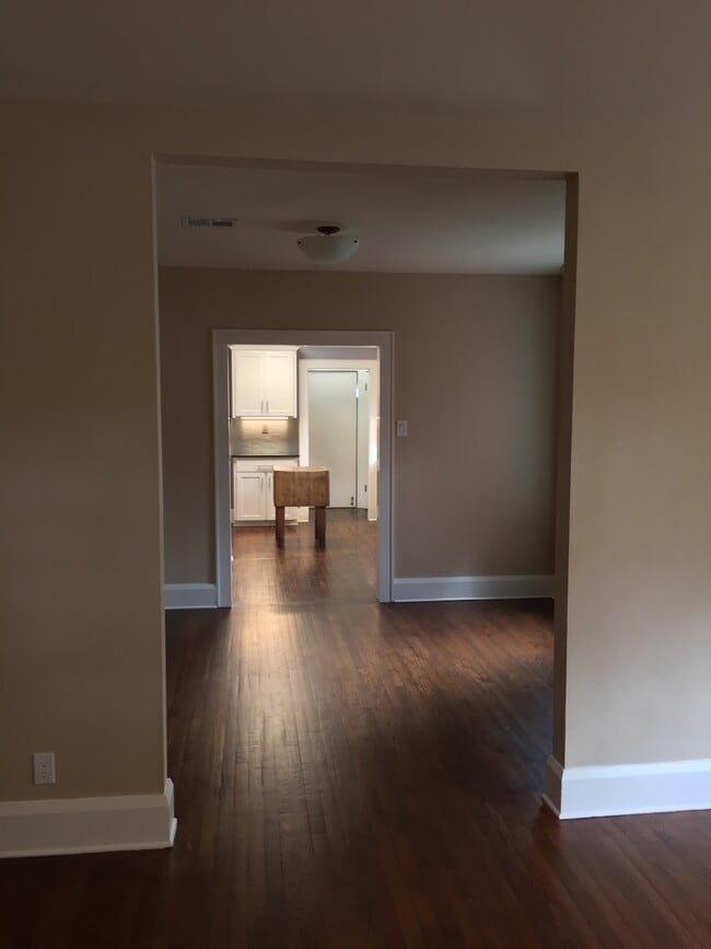 Photo - 301 Clifford St