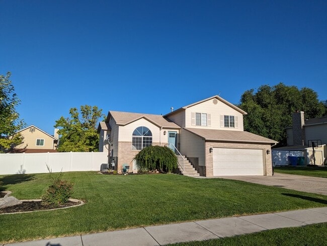 Updated 4 bedroom 3 bath Home - Updated 4 bedroom 3 bath Home