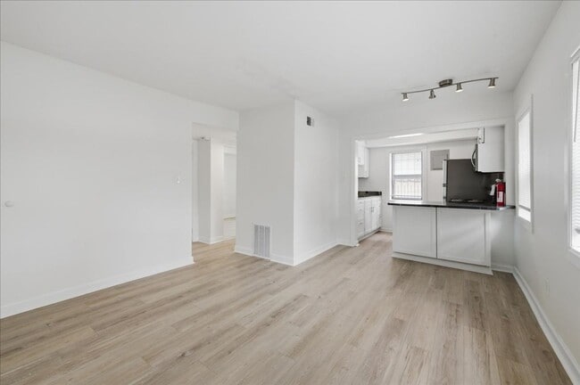 Photo - 306 E 19th St Unit 306 E 19th St - 1B
