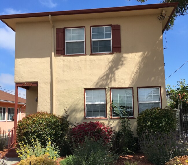 Front of townhouse - 1511 Derby St Casa Adosada