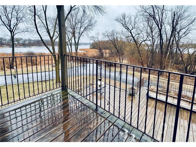 Photo - 1304 W Medicine Lake Dr Unit 226