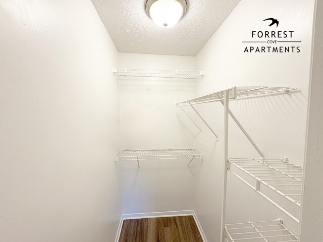 Walk-in Closet - Forrest Cove