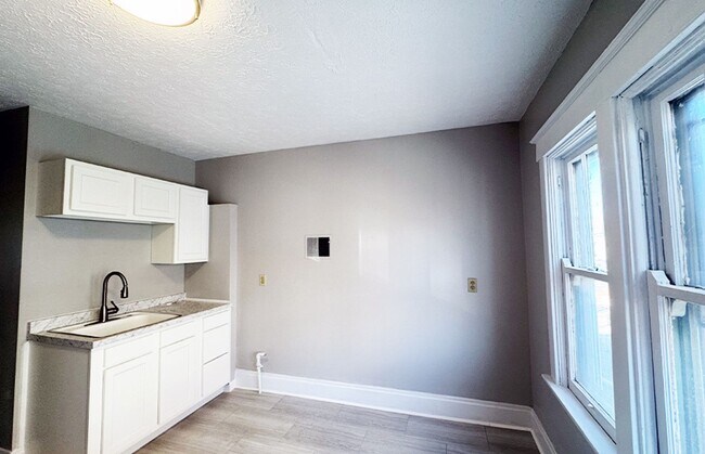 Building Photo - 2831-2833 Glendora Avenue Unit 2831-01