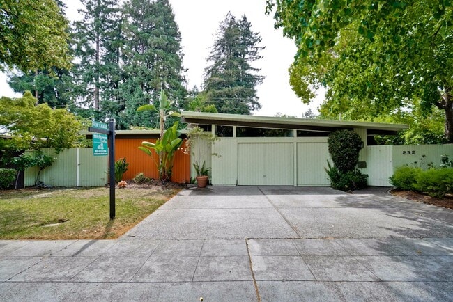 Building Photo - Beautifully Updated 4 Bed, 3 Bath Eichler ... Rental