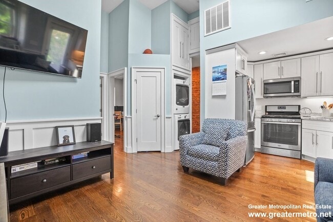 Building Photo - 130 M St Unit 2