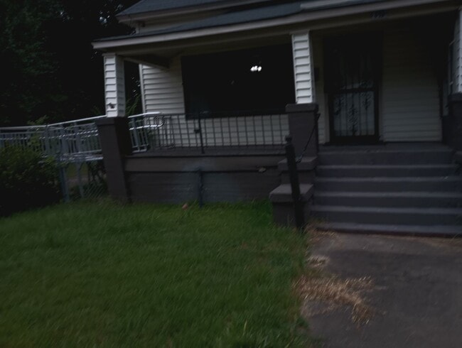 Photo - 2313 E 3rd St