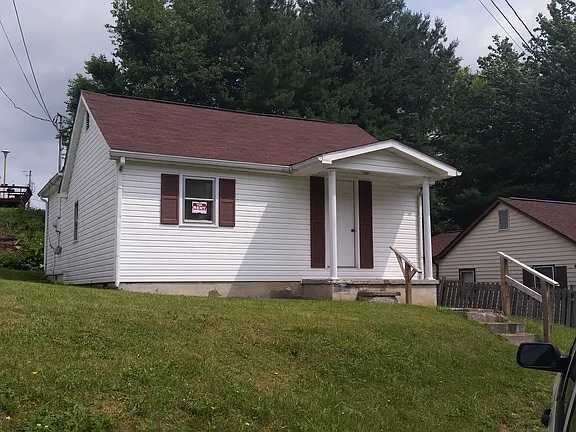 Photo - 209 Maple St