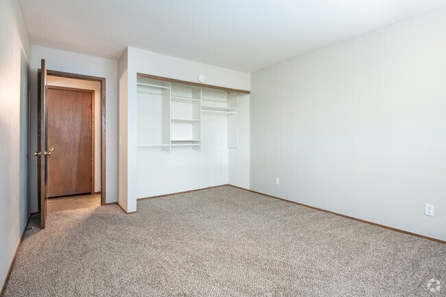 1BR, 1BA - 750SF